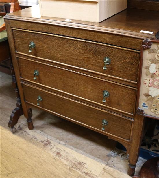 Oak chest of drawers